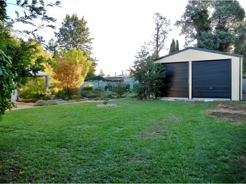 16 Bluebonnet Crescent, Coleambally NSW 2707