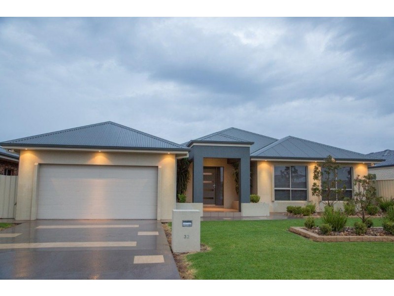 32 Calabria Road, Griffith NSW 2680