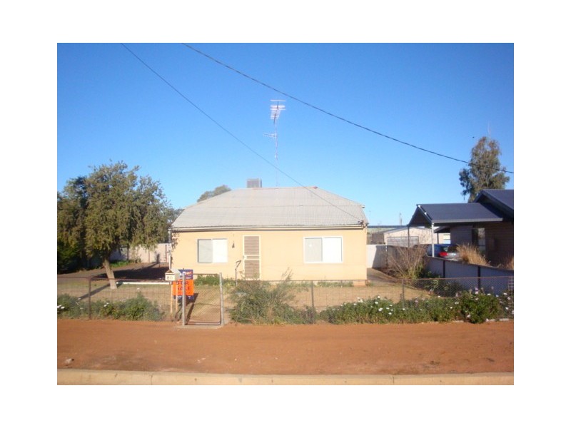 80 Molesworth Street, Hillston NSW 2675