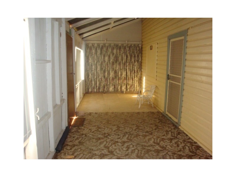 80 Molesworth Street, Hillston NSW 2675