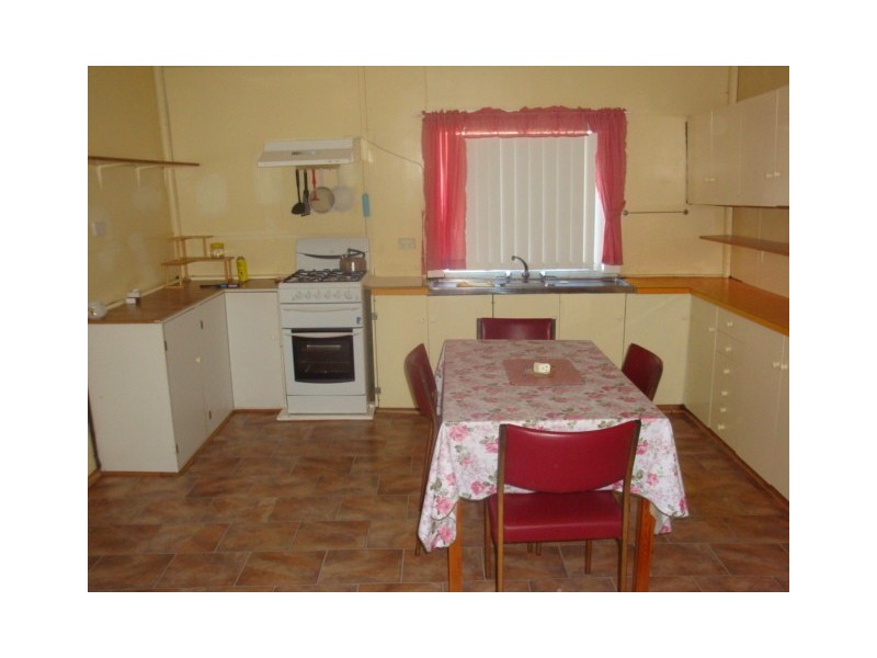 80 Molesworth Street, Hillston NSW 2675