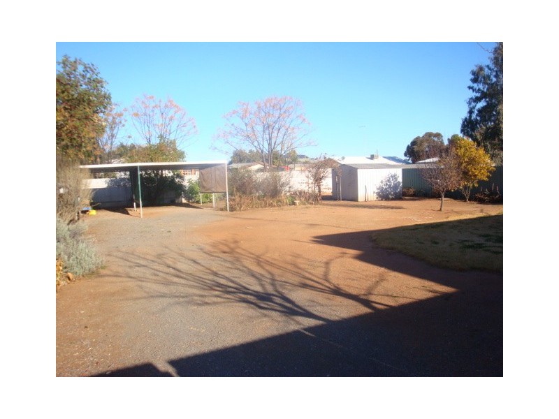 80 Molesworth Street, Hillston NSW 2675