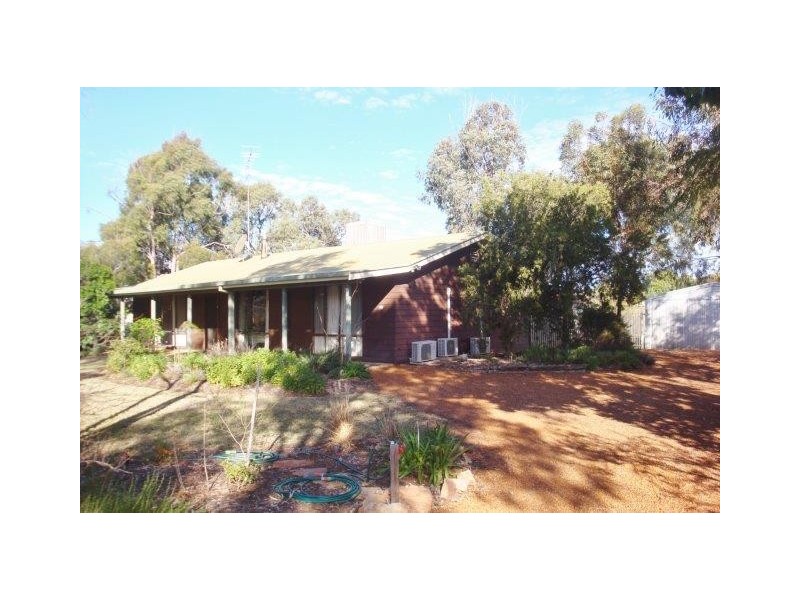 1 Moore Street, Hillston NSW 2675