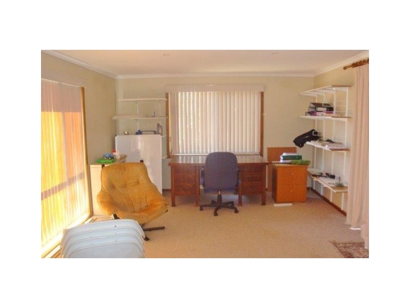 1 Moore Street, Hillston NSW 2675