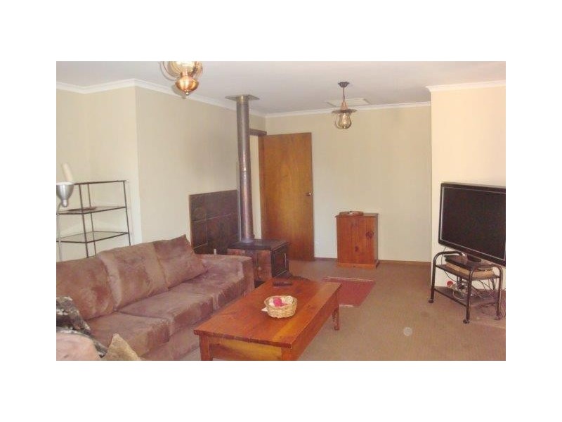 1 Moore Street, Hillston NSW 2675