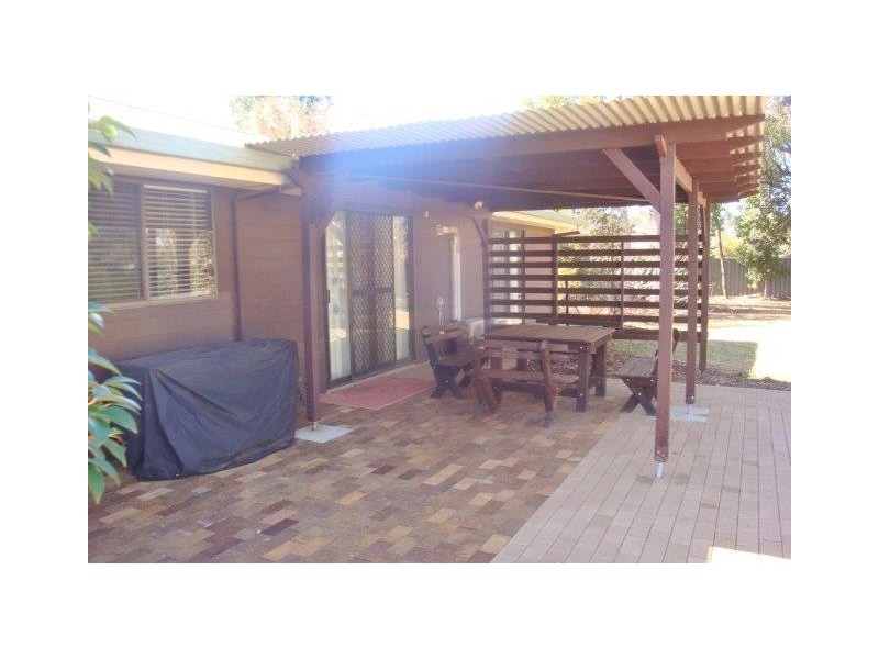 1 Moore Street, Hillston NSW 2675