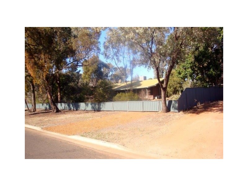 1 Moore Street, Hillston NSW 2675