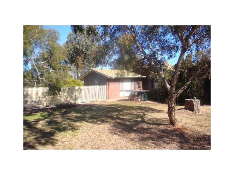 1 Moore Street, Hillston NSW 2675