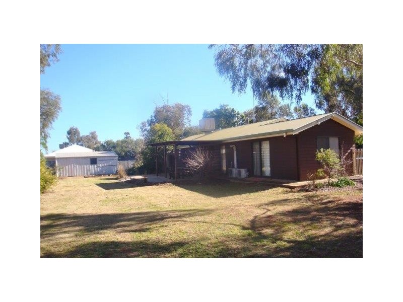 1 Moore Street, Hillston NSW 2675