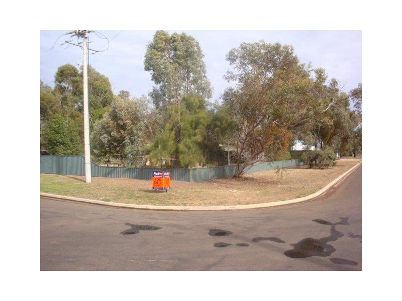 1 Moore Street, Hillston NSW 2675