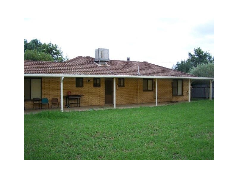 3 BELLBIRD ST, Coleambally NSW 2707