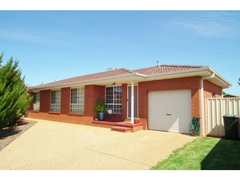 14 Wyvern Crescent, Griffith NSW 2680
