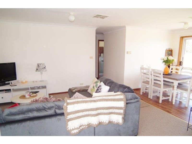 14 Wyvern Crescent, Griffith NSW 2680