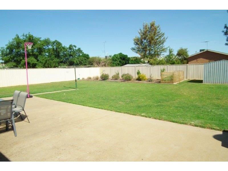 14 Wyvern Crescent, Griffith NSW 2680