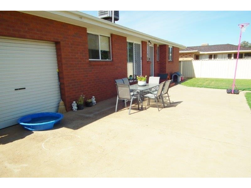 14 Wyvern Crescent, Griffith NSW 2680