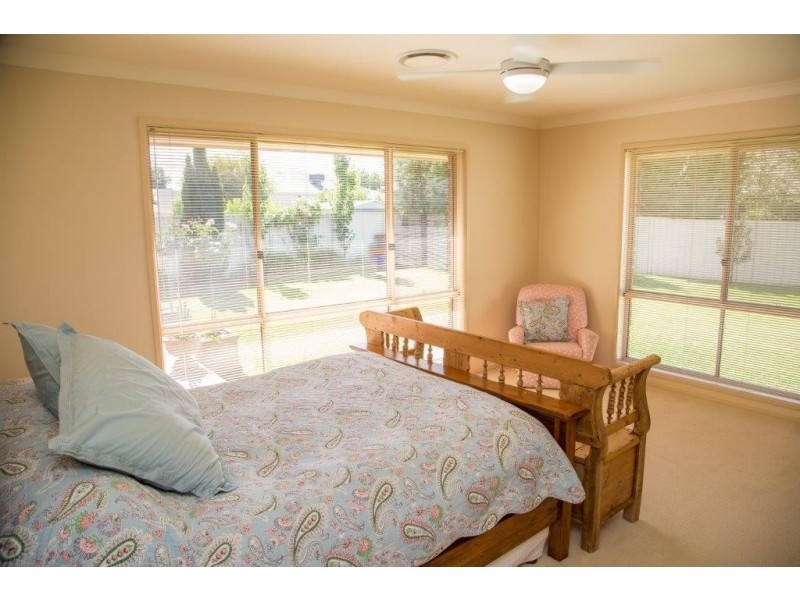 2 Mardon Place, Griffith NSW 2680