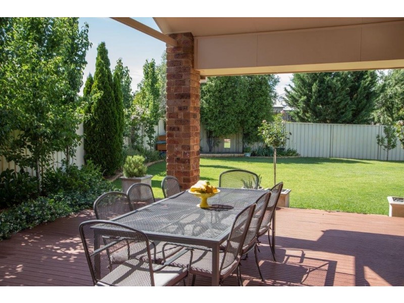 2 Mardon Place, Griffith NSW 2680
