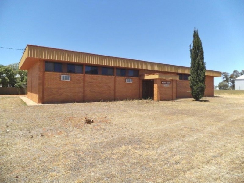 6 and 6A Gratton Street, Hillston NSW 2675