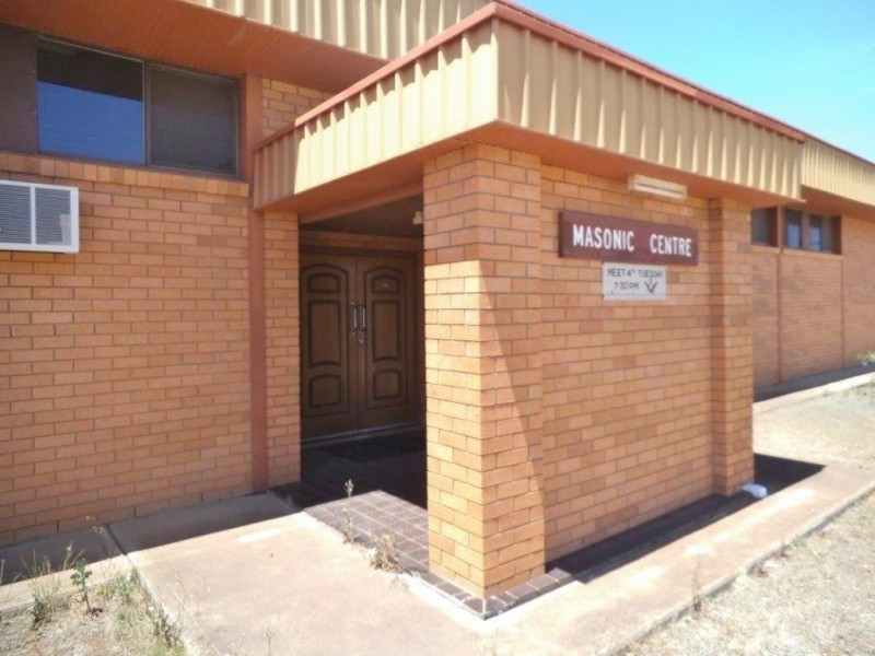 6 and 6A Gratton Street, Hillston NSW 2675