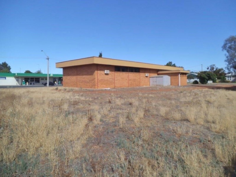 6 and 6A Gratton Street, Hillston NSW 2675