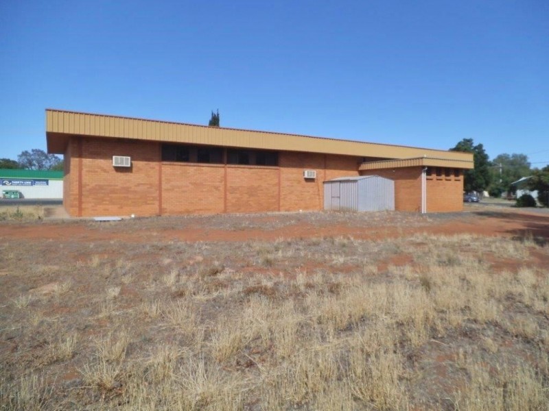 6 and 6A Gratton Street, Hillston NSW 2675