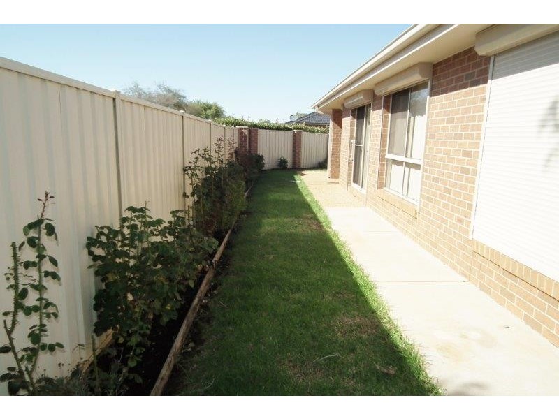 1A Montrose Drive, Griffith NSW 2680