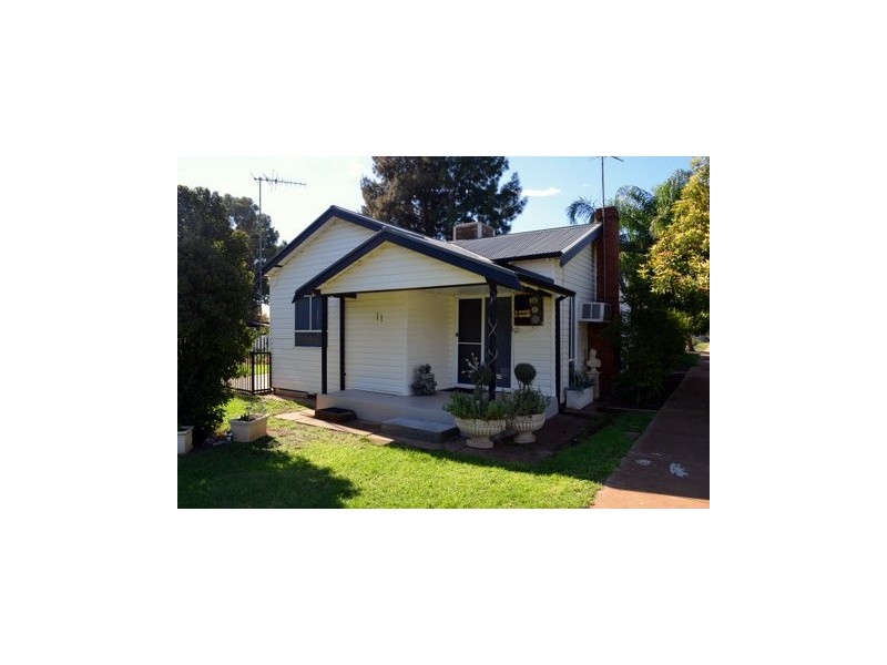 11 Aix Street, Merriwagga NSW 2652