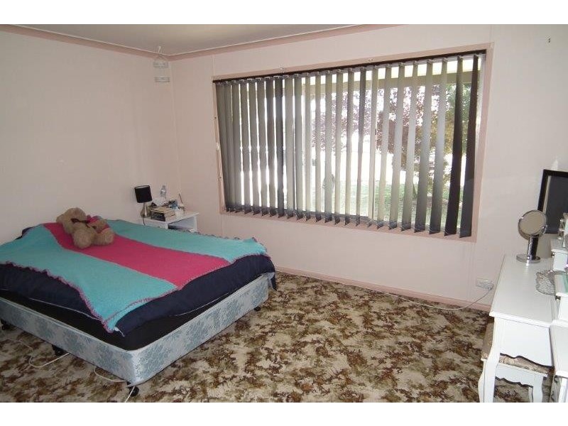 6 Johnson Place, Griffith NSW 2680