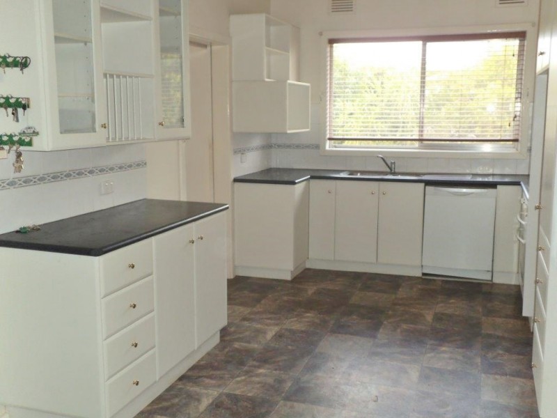 28 Burns Street, Hillston NSW 2675