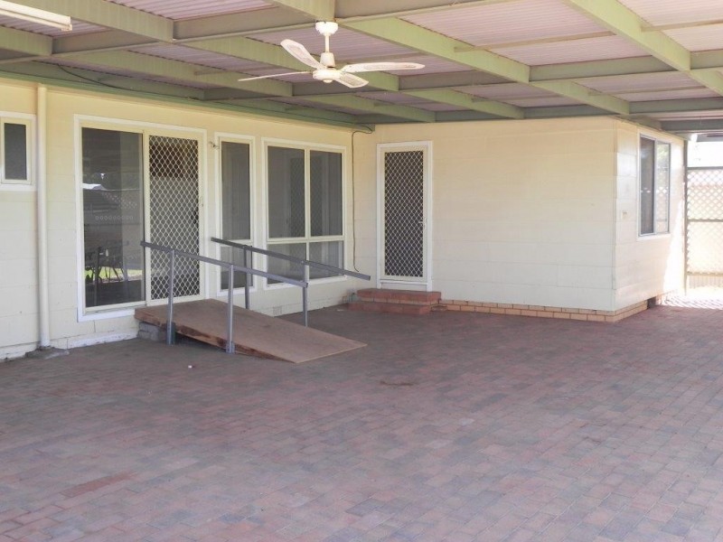 28 Burns Street, Hillston NSW 2675