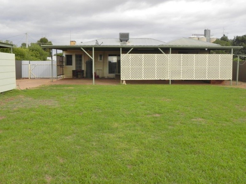 28 Burns Street, Hillston NSW 2675