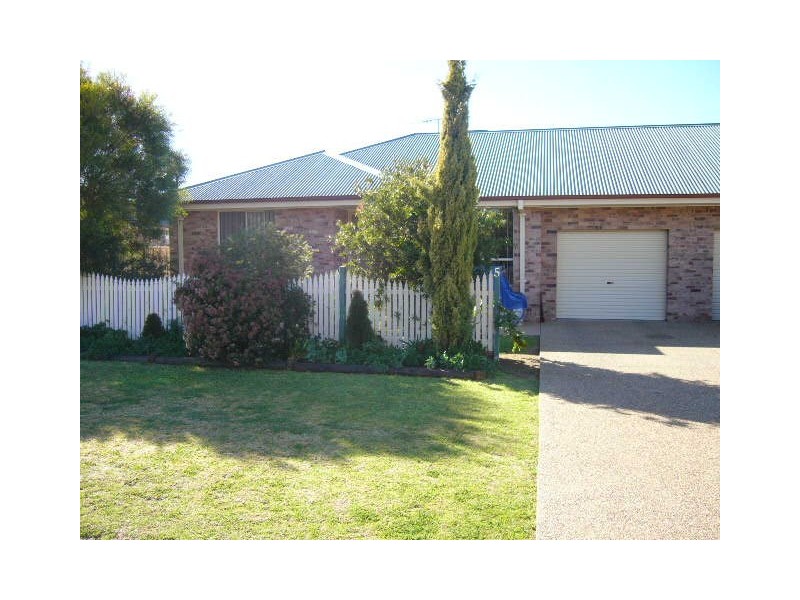 5 Club Street, Hanwood NSW 2680