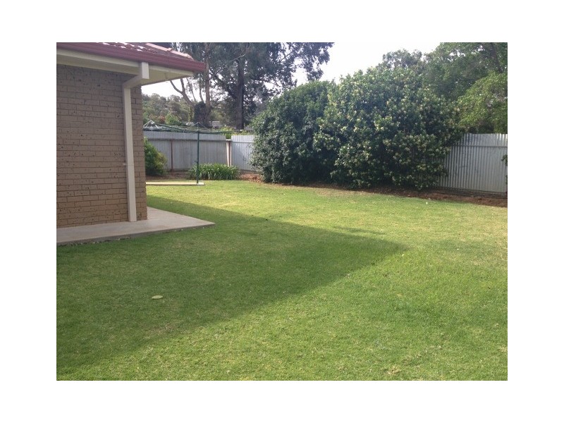 72 LAWFORD CRES, Griffith NSW 2680