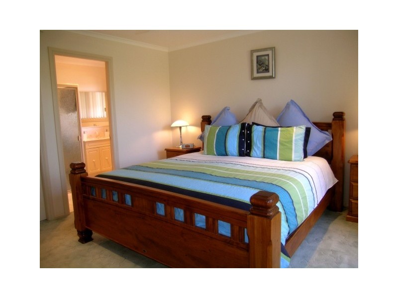 8 POWYS PLACE, Griffith NSW 2680