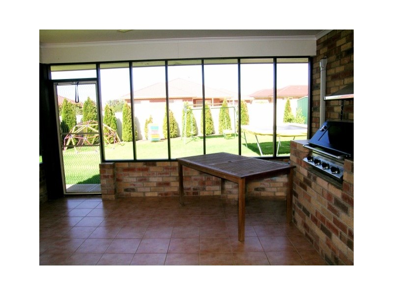 8 POWYS PLACE, Griffith NSW 2680