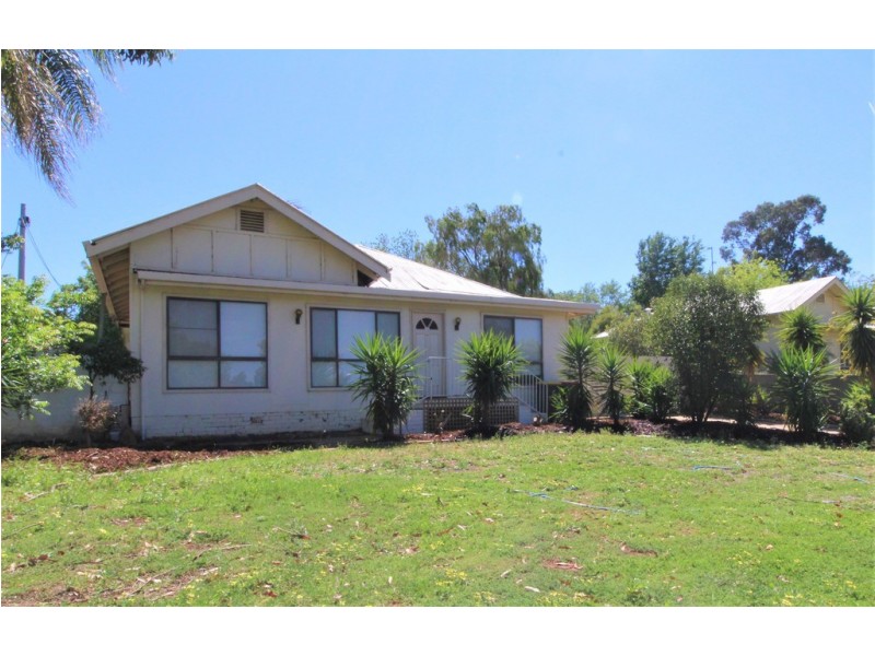 11 Carrathool Street, Griffith NSW 2680