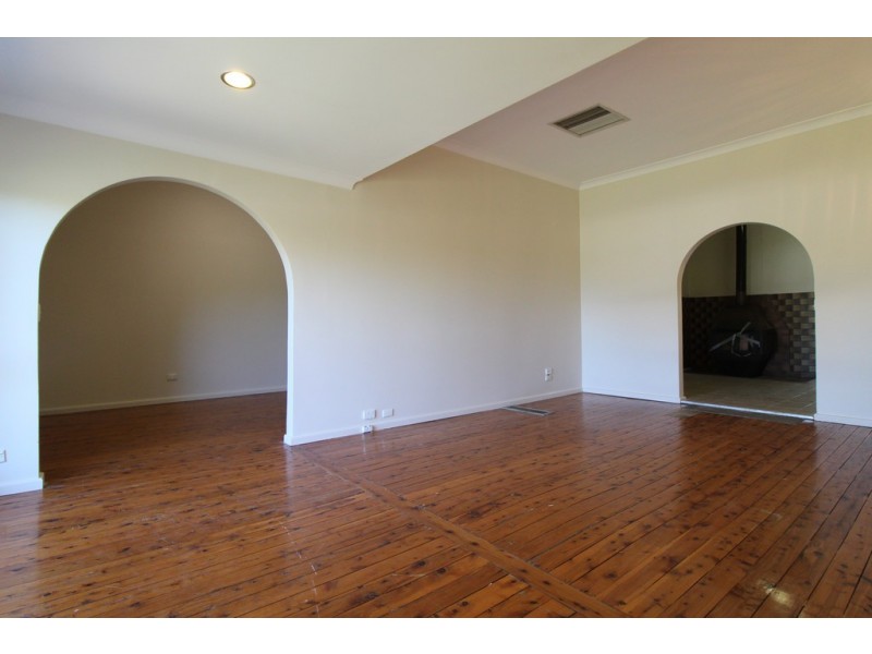 11 Carrathool Street, Griffith NSW 2680