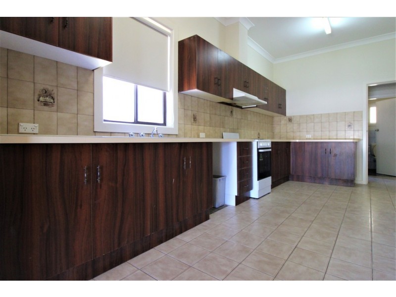 11 Carrathool Street, Griffith NSW 2680