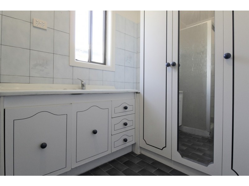 11 Carrathool Street, Griffith NSW 2680