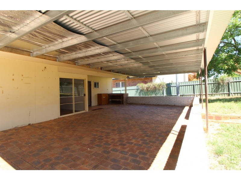 11 Carrathool Street, Griffith NSW 2680