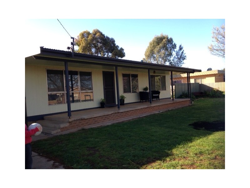 6 Johnson Place, Griffith NSW 2680