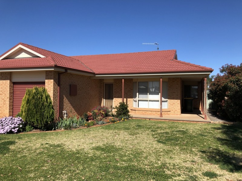 2/26 Dickson Road, Griffith NSW 2680