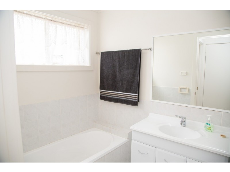 2/26 Dickson Road, Griffith NSW 2680