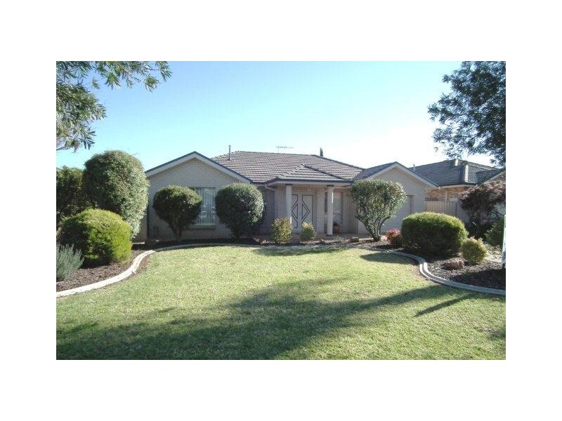 25 DICKSON RD, Griffith NSW 2680