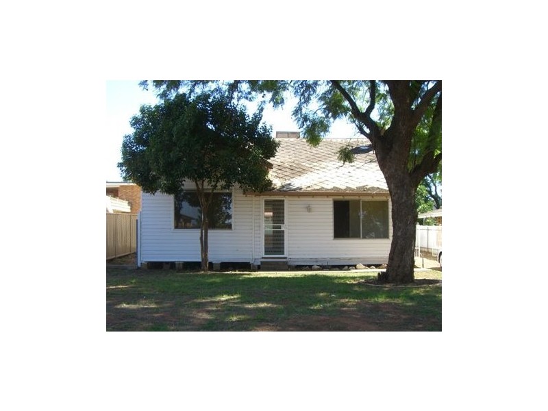 235 WAKADEN STREET, Griffith NSW 2680