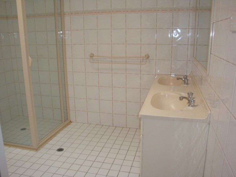 1/20 OLYMPIC STREET, Griffith NSW 2680
