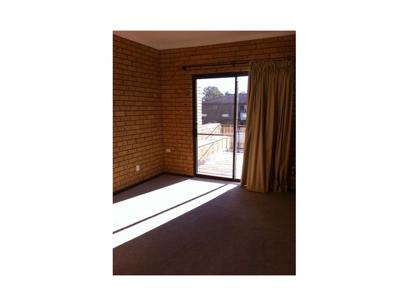 4/230 WAKADEN STREET, Griffith NSW 2680