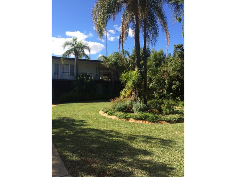 76 ROSS CRESCENT, Griffith NSW 2680