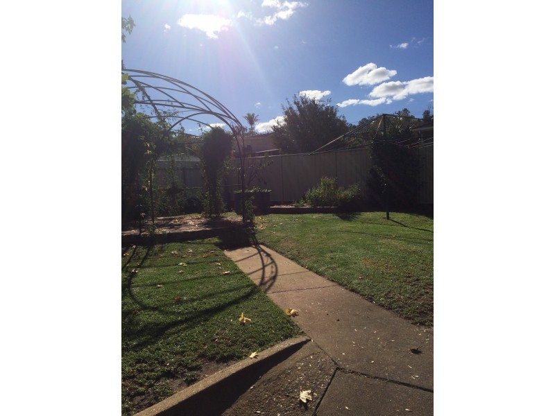 76 ROSS CRESCENT, Griffith NSW 2680