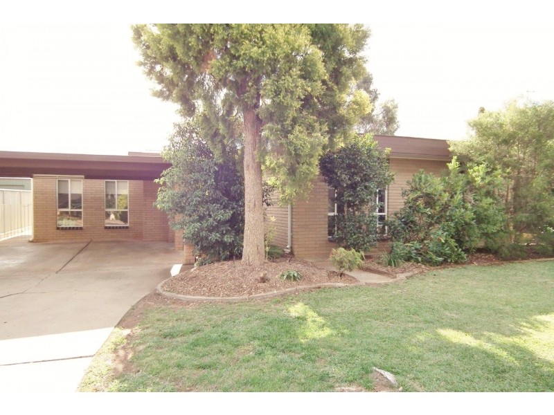 4 Cregan Place, Griffith NSW 2680